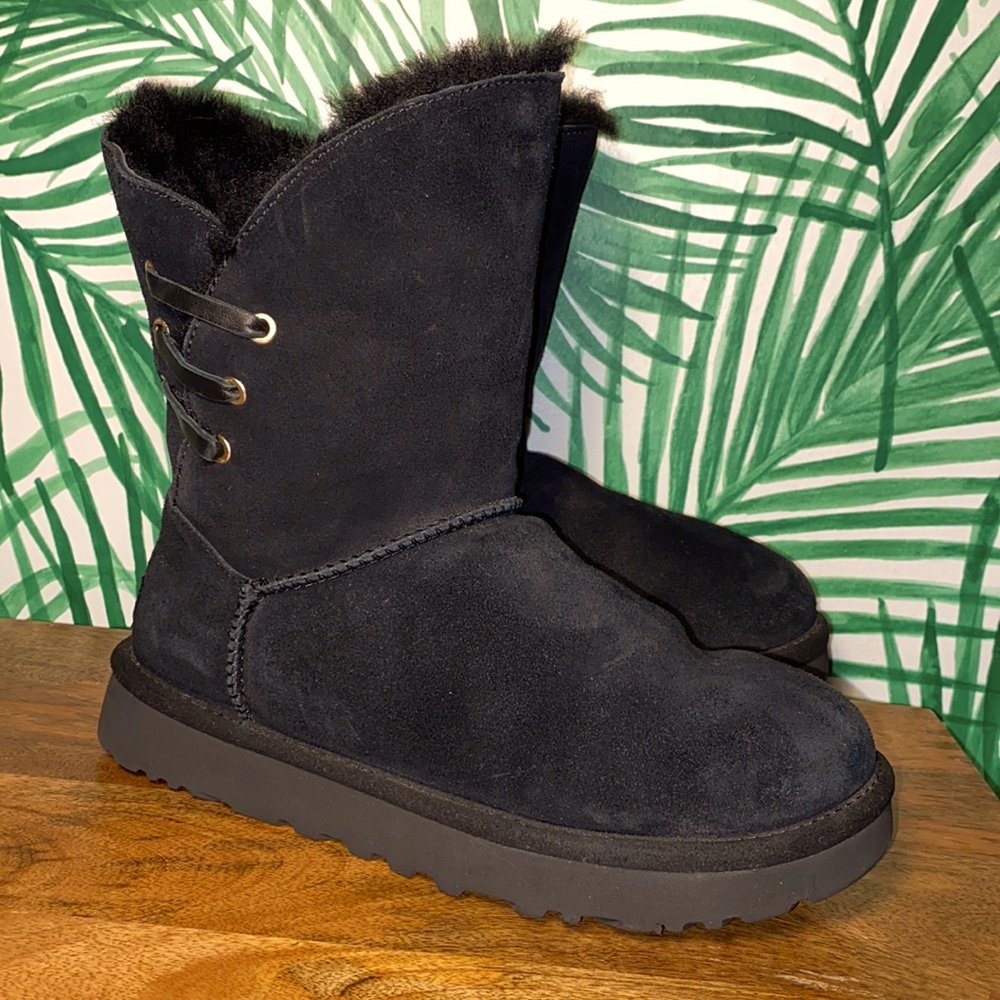 UGG 1018629 Constantine Black Short Sheepskin Boots Women’s 6